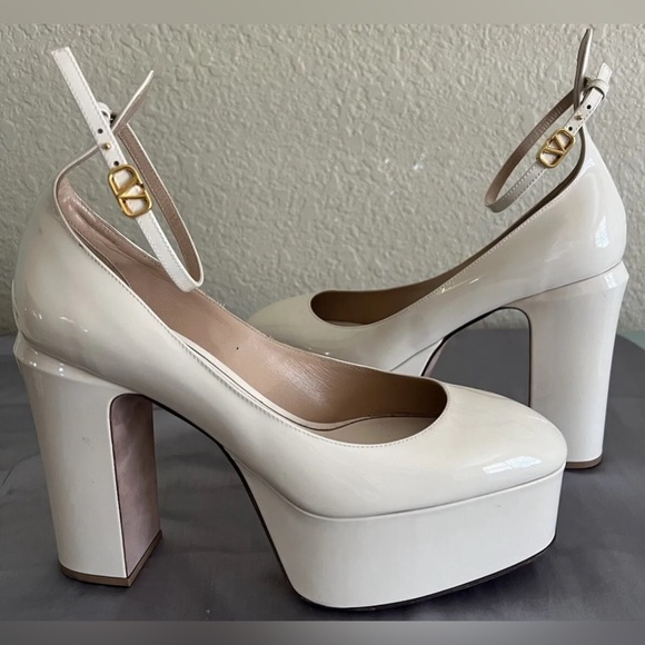 Valentino Garavani Tan Go Patent Leather Platform Heels $1150 - Picture 2 of 15